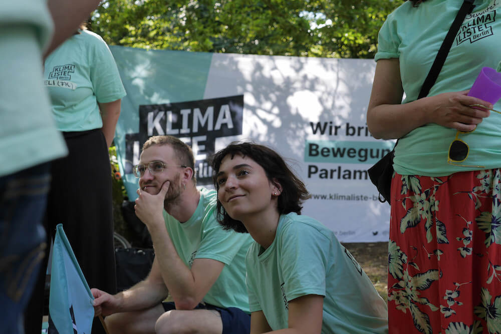 Bild von Kathrin Lehmann in Klimalisten-Gruppe mit Klimaliste Berlin T-Shirt