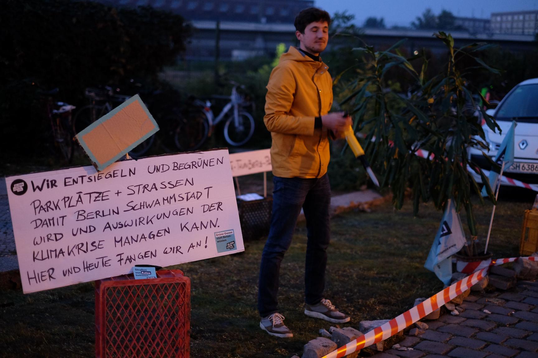 Aktivist der Klimaliste Berlin im Greta-Thunberg-Park